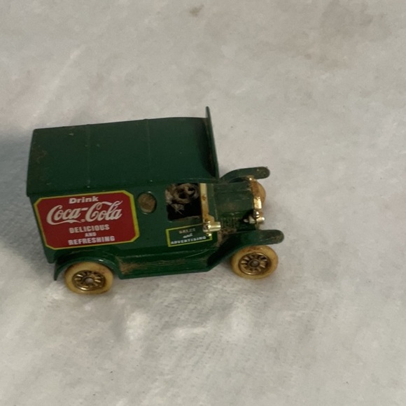 Coca Cola Green and Gold Vintage Delivery Truck Toy 1979 - Picture 5 of 6